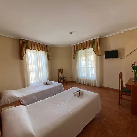 Hotel El Pozo De La Nieve 2*